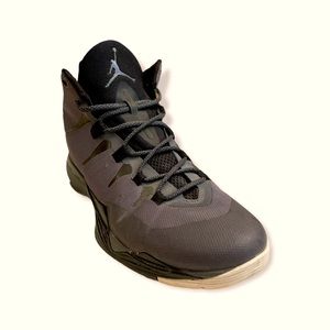 Jordan Super Fly 2 US9.5 in grey and black.